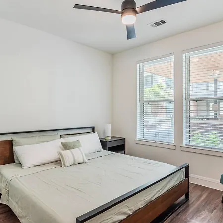 Designer Space Near Ut 2 King Bed Pool Gym Ev Wd